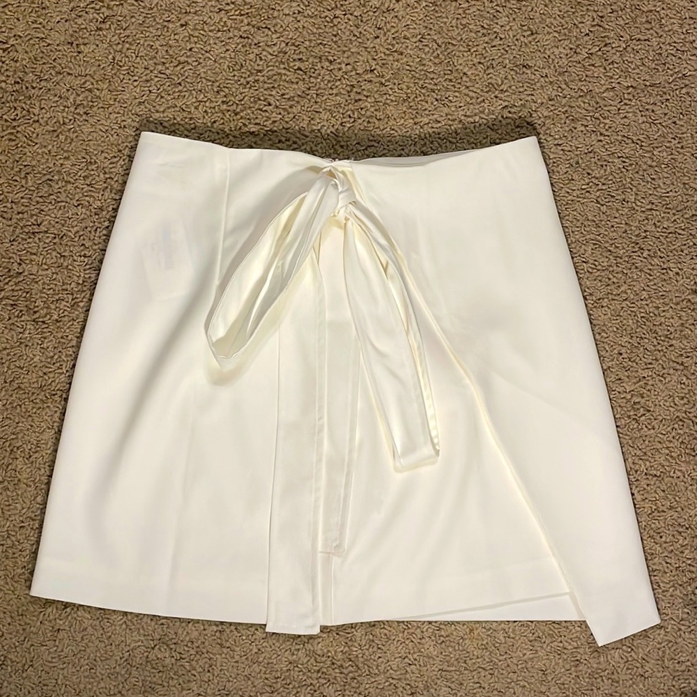 Ensemble Mini White Skirt NWT